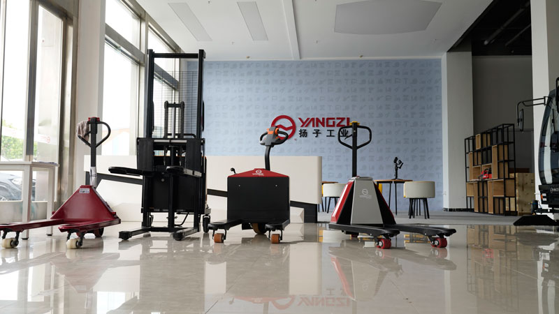 購(gòu)買(mǎi)叉車(chē)時(shí)要分享什么